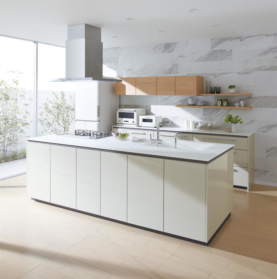 リフォーム後の綺麗なキッチンの画像です